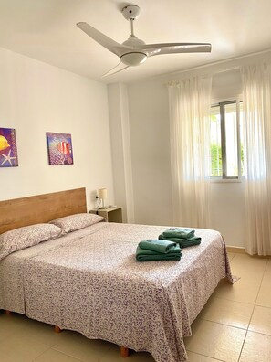 2 bedrooms, iron/ironing board, WiFi, bed sheets