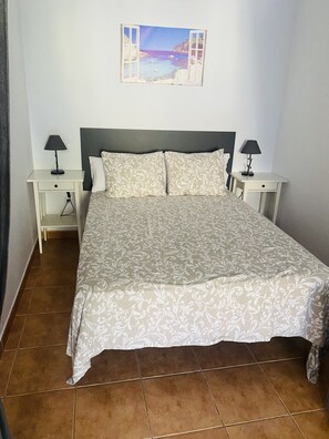 1 غرفة نوم ومكواة/لوح كي وواي فاي وملاءات أسرّة