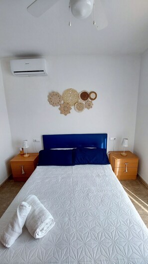 2 chambres, fer et planche à repasser, Wi-Fi gratuit, draps fournis