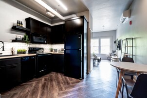 奢华公寓 | 私人厨房 | 大冰箱、微波炉、烤箱、炉灶