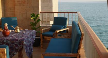 "Homely Comfort, Moments from Clean Beaches, Historical Sites and Cozy Cafes!"