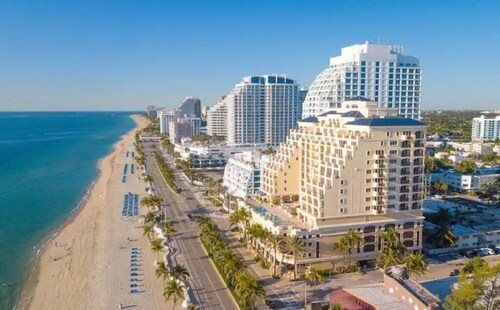 Summer LOWEST Prices - Oceanfront View Studio w/ King Bed + Kitchenette - 804