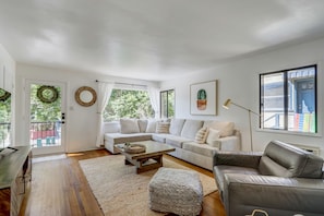 Smart TV, books - Modern House In The Hills | Killer Location! (San Diego)