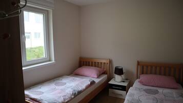3 bedrooms, iron/ironing board, WiFi, bed sheets