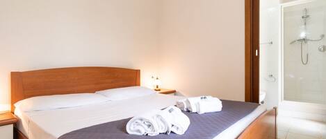 2 bedrooms, bed sheets