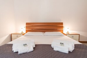 2 bedrooms, iron/ironing board, travel cot, bed sheets