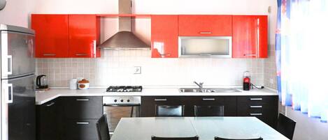 冷蔵庫、オーブン、食器洗い機