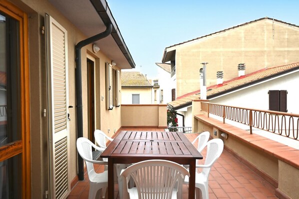 Outdoor dining - P007 - Porto Recanati, large three-room apartment with parking near the sea (Porto Recanati)