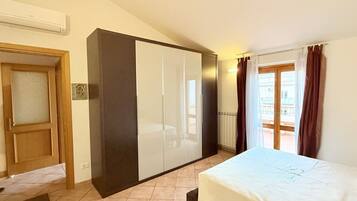 2 bedrooms, bed sheets