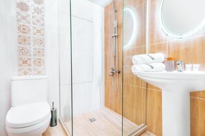 Free toiletries, hair dryer, slippers - Arami Hotel by Downtown (Yerevan)