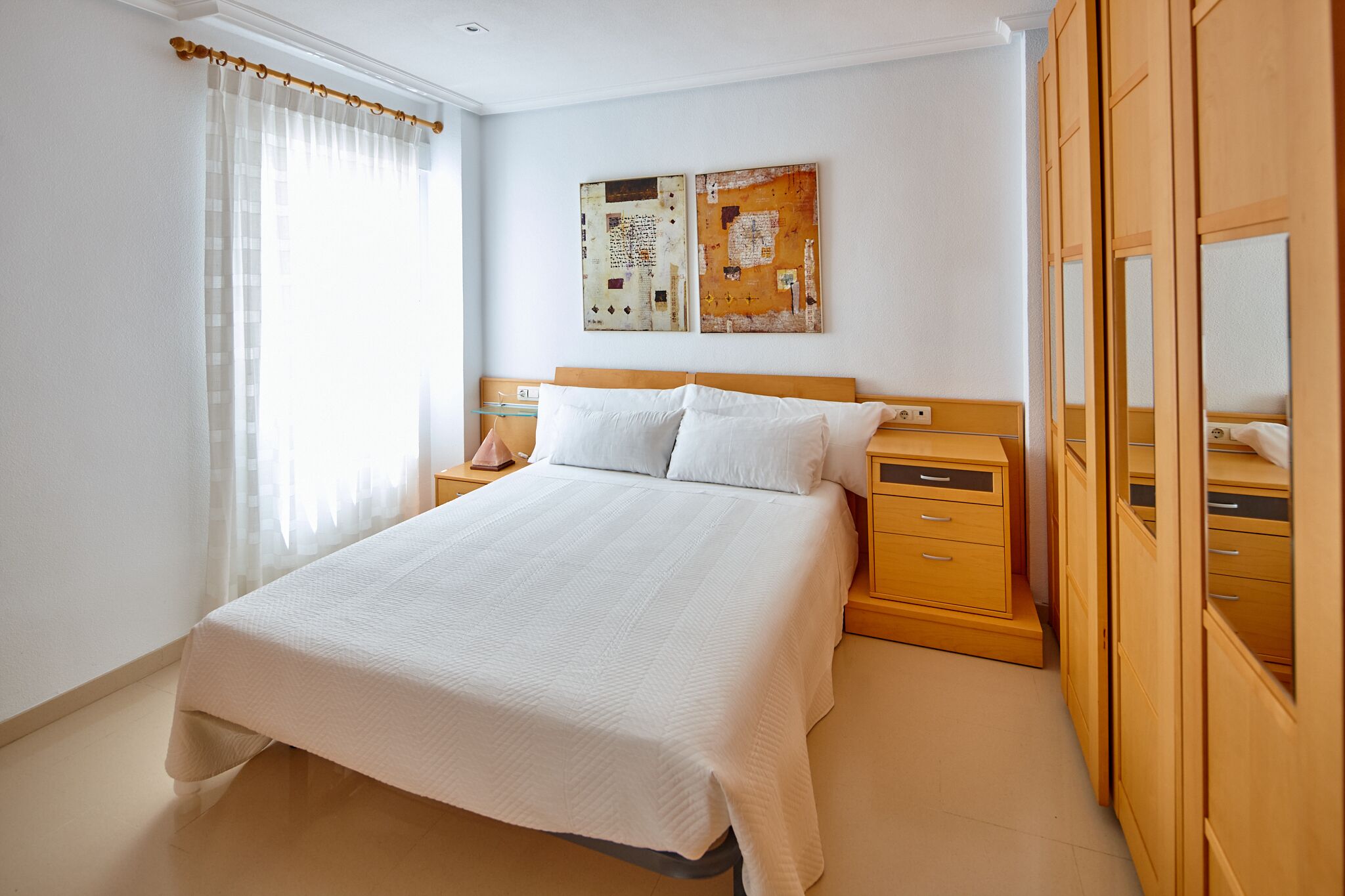 2 slaapkamers, een strijkplank/strijkijzer, reisbedje, gratis wifi