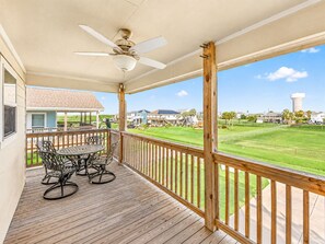 Outdoor dining - Hot Tub | Sleeps 7 | Yard for 2 Pets (Jamaica Beach)