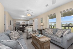 Smart TV - Hot Tub | Sleeps 7 | Yard for 2 Pets (Jamaica Beach)