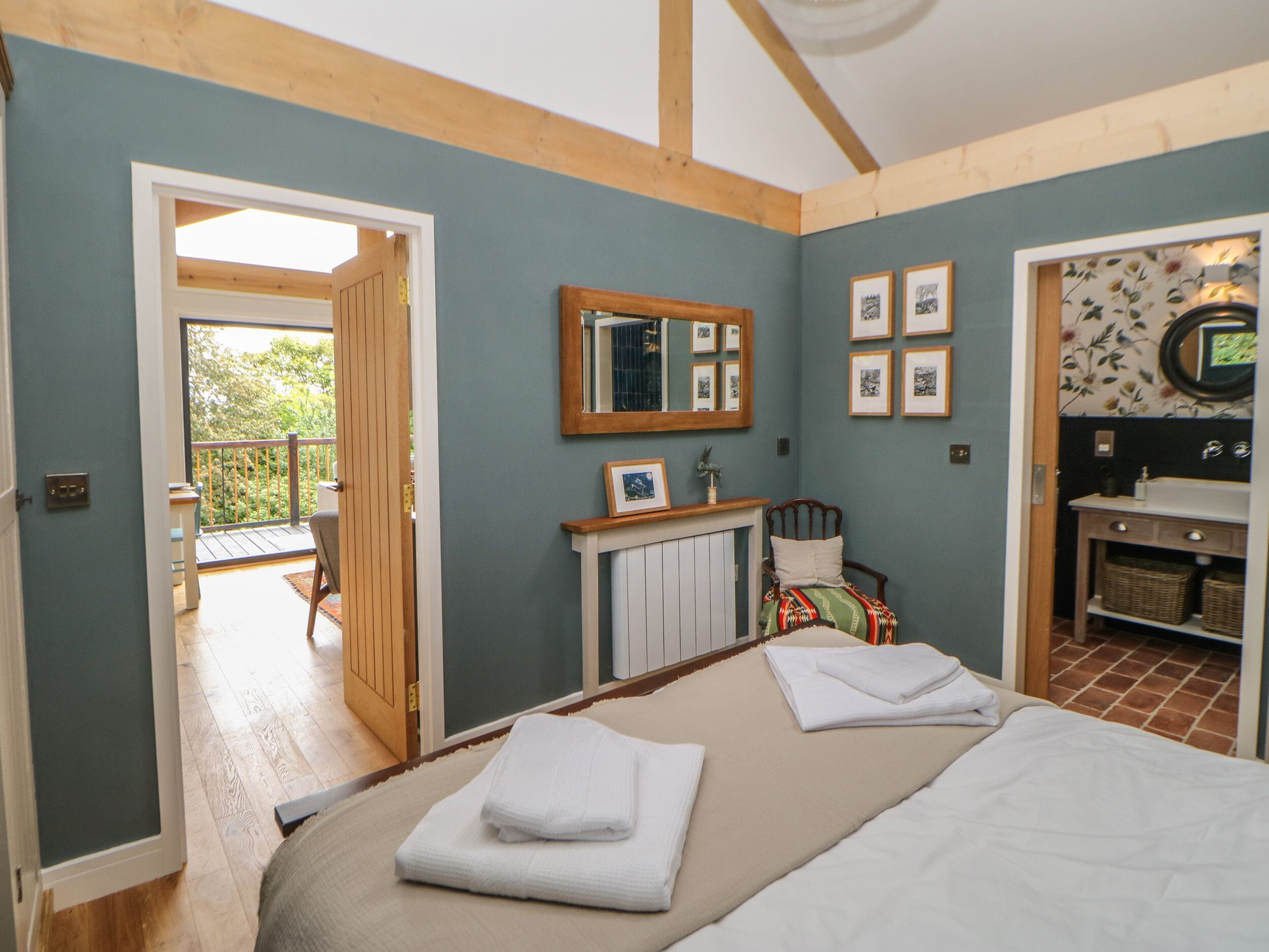 1 Schlafzimmer, kostenloses WLAN, individuell dekoriert