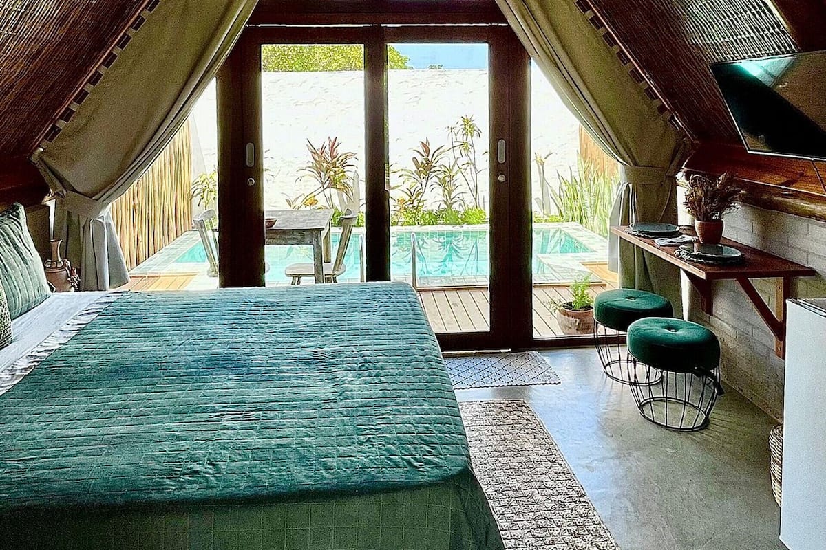 1 kamar tidur, minibar, dan didekorasi berbeda-beda