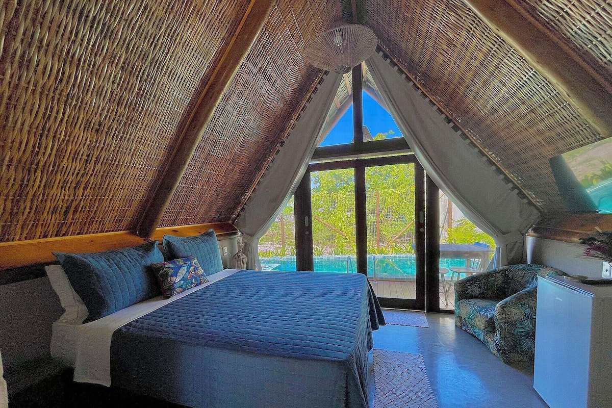 1 kamar tidur, minibar, dan didekorasi berbeda-beda
