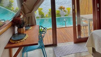 Chalé | 1 quarto, frigobar, individualmente decorados