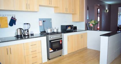 Ilala House, Voi - Spacious 2 Bed, 2 Bath with parking, 7 mins to Tsavo East