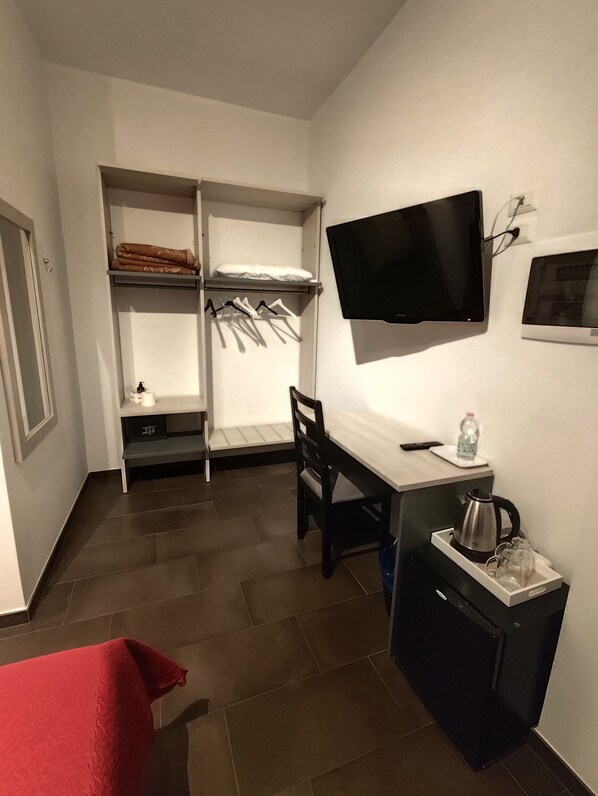 Unclassified image, 1 of 33, button - Belvedere Rooms (Rome)