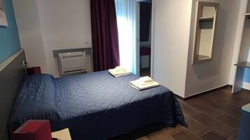 Double or Twin Room | Premium bedding, desk, laptop workspace, blackout drapes