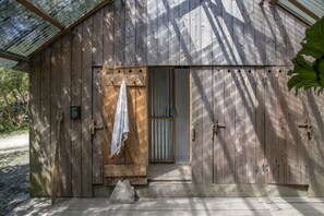 Cabin | Exterior detail