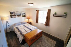 4 bedrooms, WiFi, bed sheets