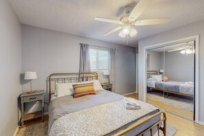 2 chambres, fer et planche à repasser, Wi-Fi, draps fournis