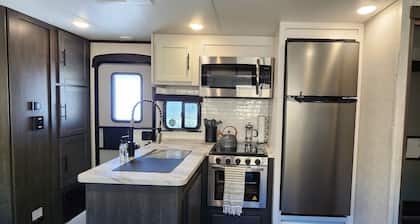 Country RV Glamping with lake, mountain and orchard views!