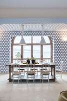 32-inch LED TV with digital channels, TV, Netflix