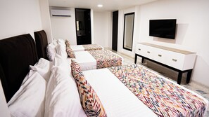 Standard Triple Room | Hypo-allergenic bedding, in-room safe, desk, free WiFi - Hotel Arisha Cali (Cali)