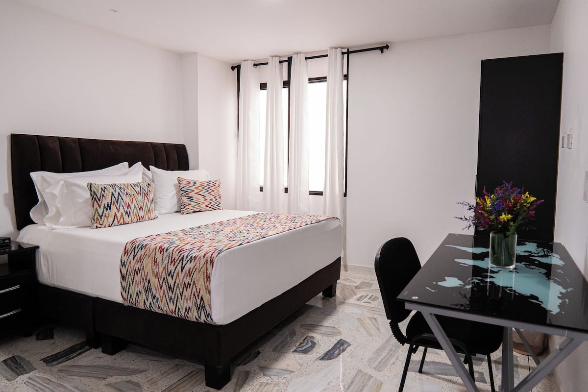 Superior-Vierbettzimmer | 1 Schlafzimmer, Allergikerbettwaren, Zimmersafe, Schreibtisch