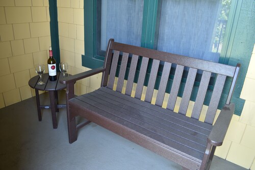 Fall Foliage Getaway Mountain Creek Condo 1BR, Pool, Hot Tub, Sauna..