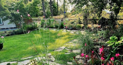 Tiny House with HOT TUB!
Perfect for a getaway!
Near golf, fishing & hiking!