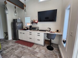 Kylskåp, mikrovågsugn, ugn och spishäll