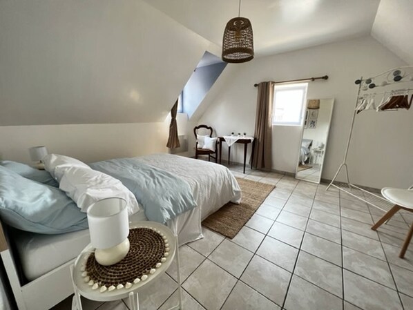 3 bedrooms, bed sheets