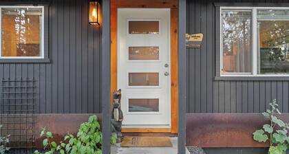 Near Northstar! Fireplace, Pets OK! Camp STAR-Lite!