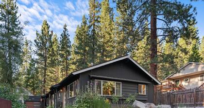 Walk to Beach! Fireplace, Pets OK! Camp STAR-Lite!