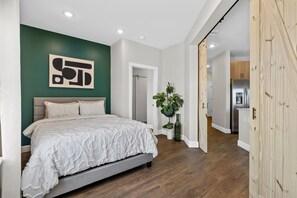 Iron/ironing board, free WiFi - The Bel Air Suite Penthouse The Gulch (Nashville)