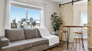 Luxury Apartment, 2 Bedrooms, Non Smoking, City View | Living area