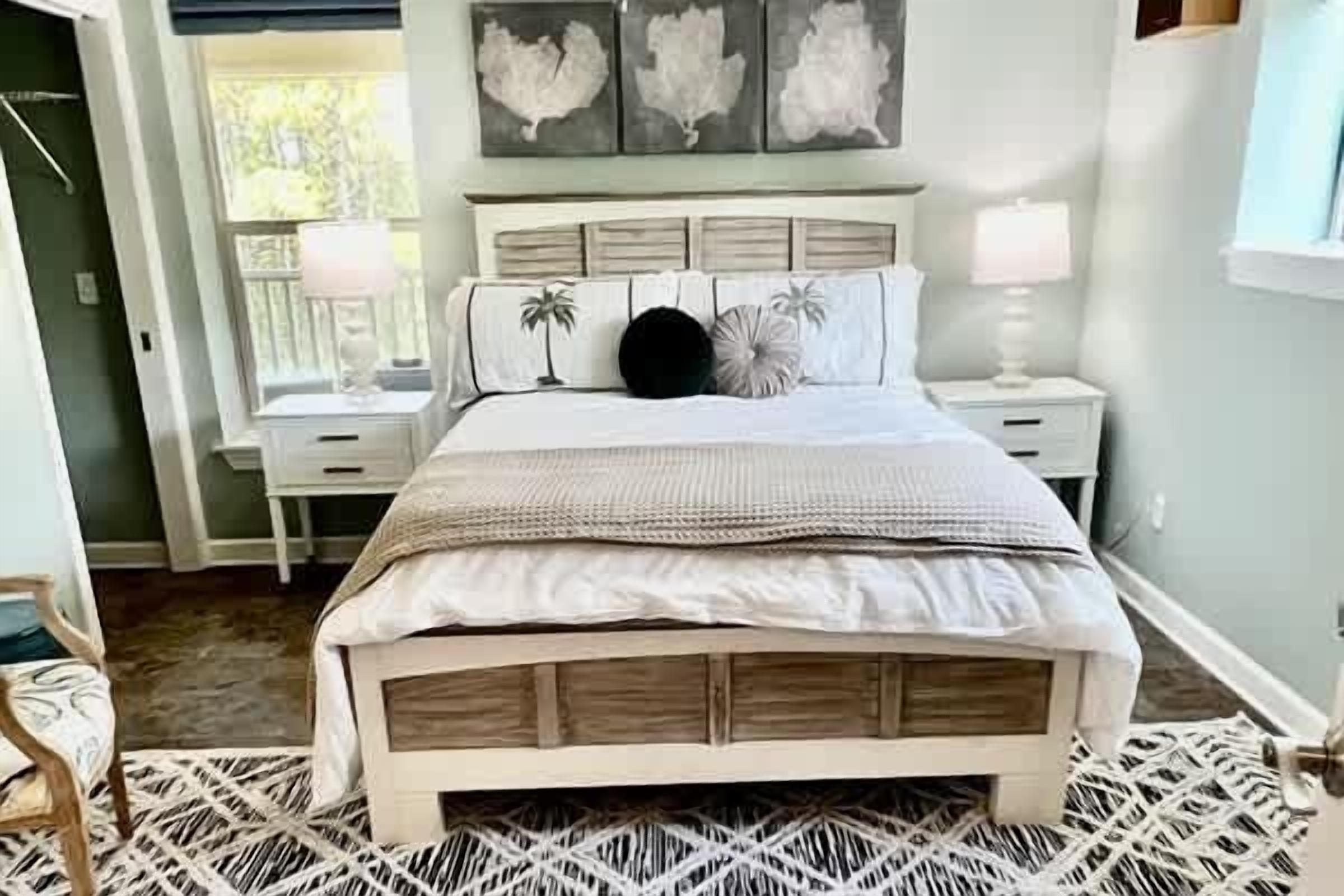 5 bedrooms, iron/ironing board, WiFi, bed sheets