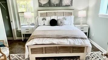 5 bedrooms, iron/ironing board, WiFi, bed sheets