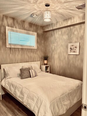 2 bedrooms, free WiFi, bed sheets - Cozy 2 bedroom basement with 2 beds, kitchen, 75’’ TV and bathroom (Edmonton)