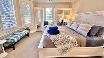 3 bedrooms, desk, iron/ironing board, WiFi