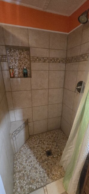 Hair dryer, towels, soap, shampoo - Beach Suite minutes to beaches & base at The White House on Freedom Way 1 person (Hubert)