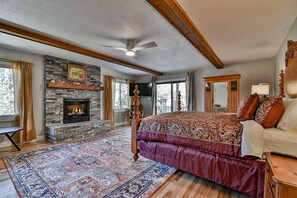 Luxury House | 5 bedrooms, individually decorated, individually furnished - Kingdom on Knollwood (Asheville)