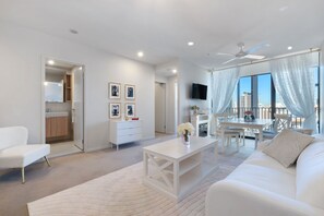 Smart TV - Two Bedroom Two Bathroom | First Class Residence on Queen St, Brisbane CBD (Brisbane)