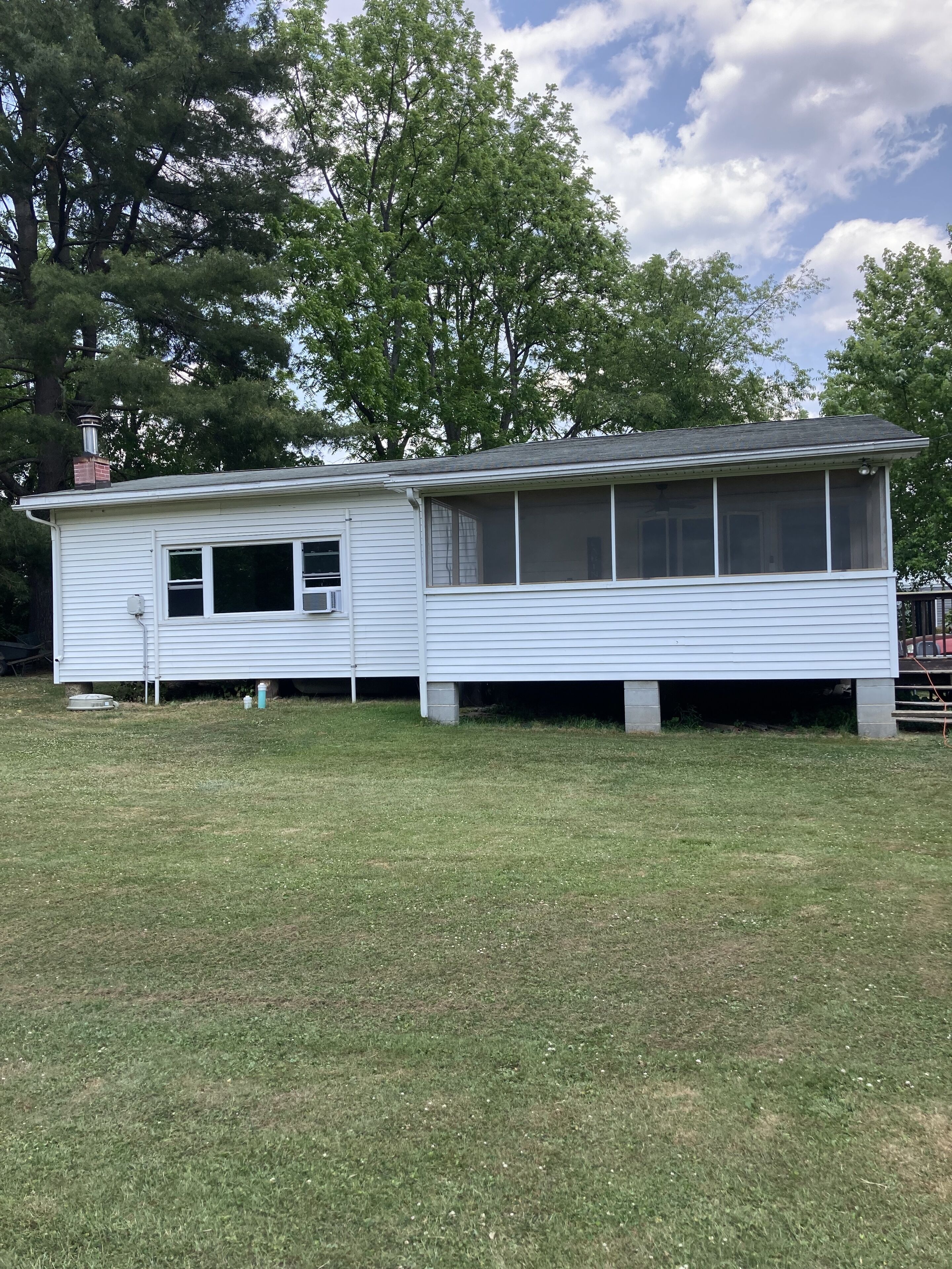 Remodeled cottage beside Dunnings Creek, minutes from Rt 30, I-99 & PA Turnpike