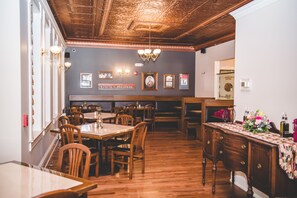 Restaurant - The Union Hotel (Everett)