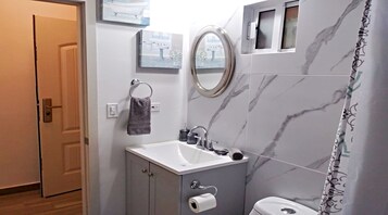 City House | Bathroom | Shower, towels