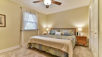 Traditional House | 4 bedrooms, iron/ironing board, travel cot, free WiFi